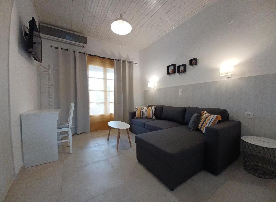 Babis Apartments & Studios Iremia Acharavi  Exterior photo